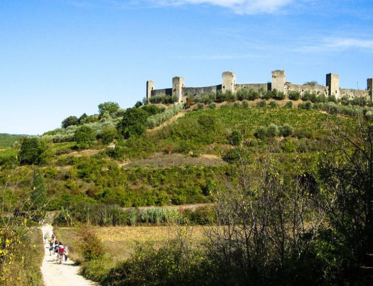 Cammini in Italia walking via francigena camino on the way to monteriggioni