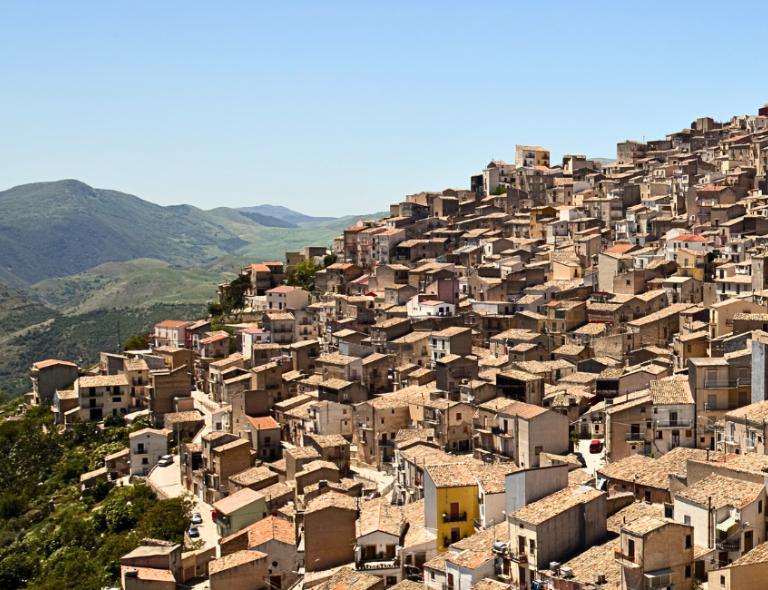 Cammini in Italia walking on magna via francigena camino