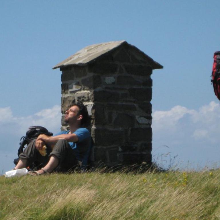 walkers resting between Fidenza and Pontremoli