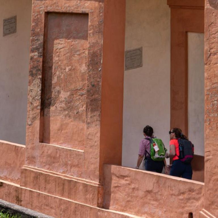 Walkers starting the Via degli Dei under the porticoes of San Luca in Bologna