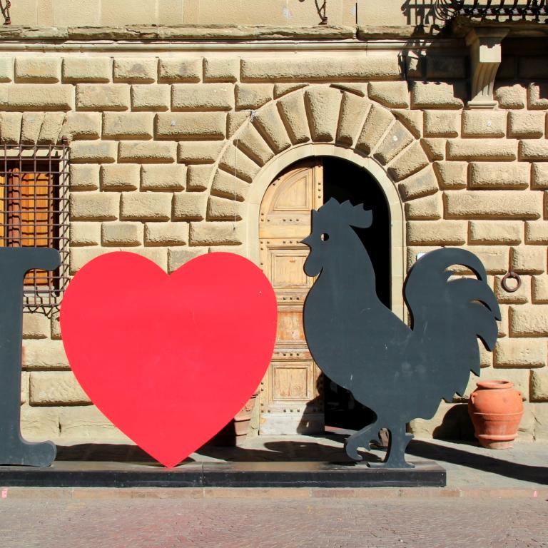 gallo nero chianti statue