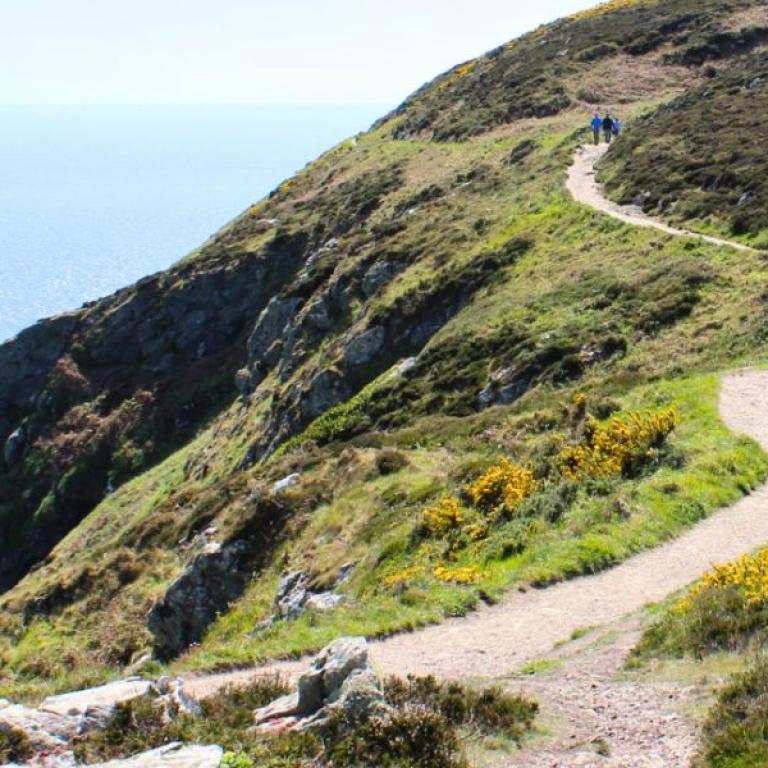 cammino di santiago camminatori costa mare sentiero