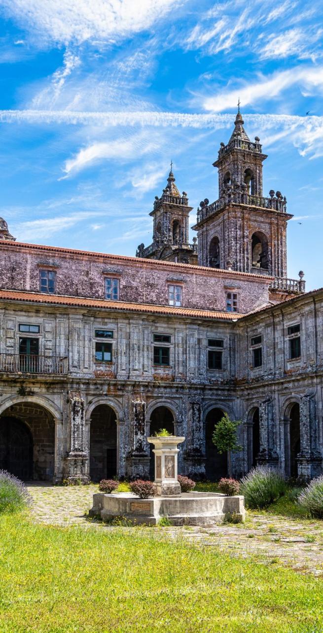 camino sanabrès ends in santiago de compostela cathedral