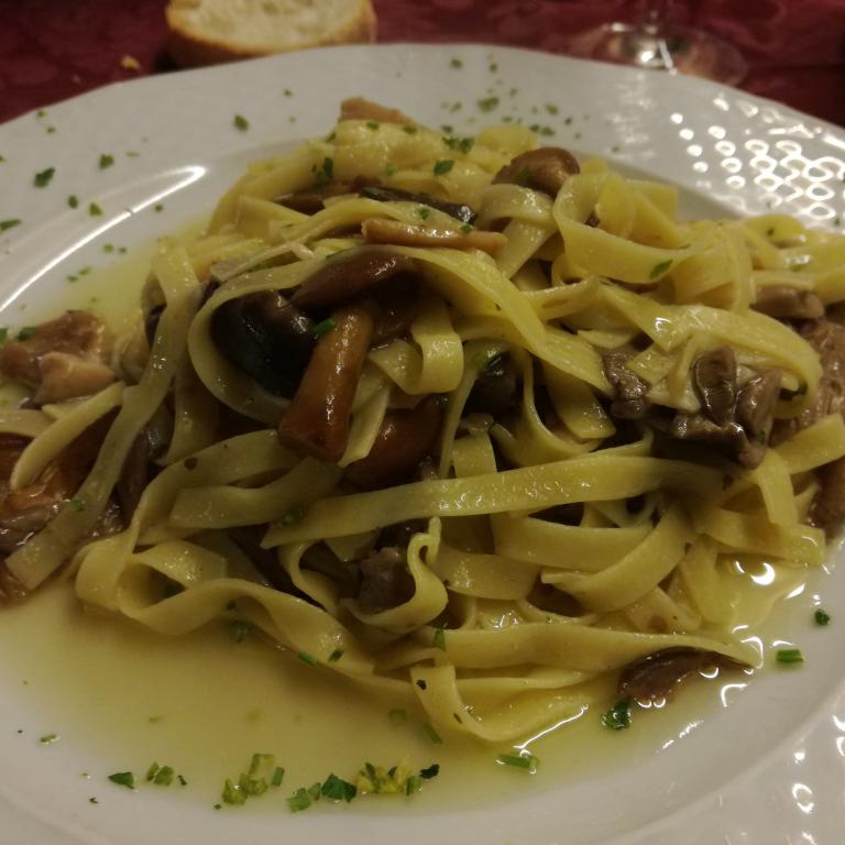 food in dolomites hut on alta via 1