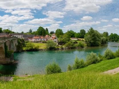 CAMINO DE SANTIAGO, AIRE-SUR-L'ADOIUR TO SAINT JEAN PIED DE PORT Self-Guided