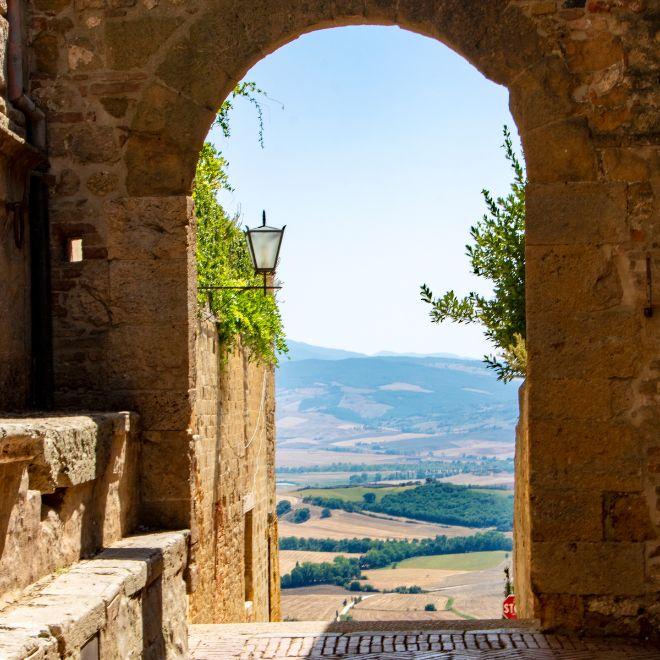 Tuscany Umbria pienza door to countryside