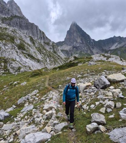 woman walking the arlberg trail