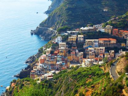 HIKING LANGHE & CINQUE TERRE Self-Guided
